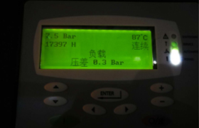 油氣分離器使用過程中因壓差過高被擊穿，造成跑油，油分配料不匹配造成壓差過高